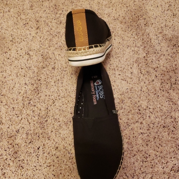 Bob's black canvas shoes - Picture 2 of 2
